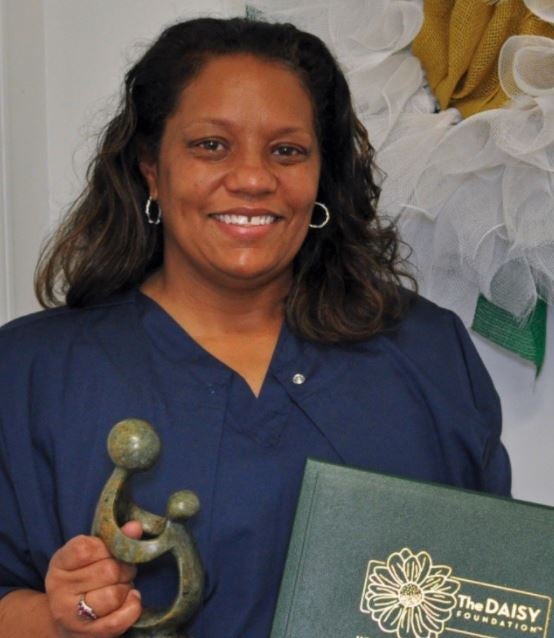 Kimberly Johnson-Bradford poses with her DAISY Award.